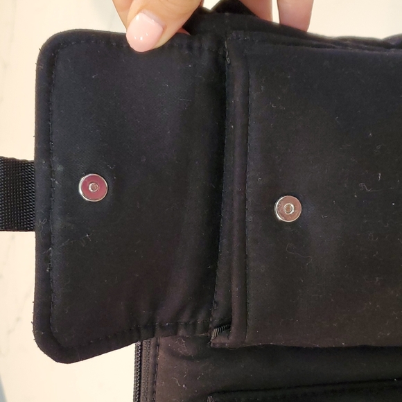 VERA BRADLEY Black ~ Zipper Closure 5-Pocket Bag with Extendable Shoulder Strap - Picture 4 of 12